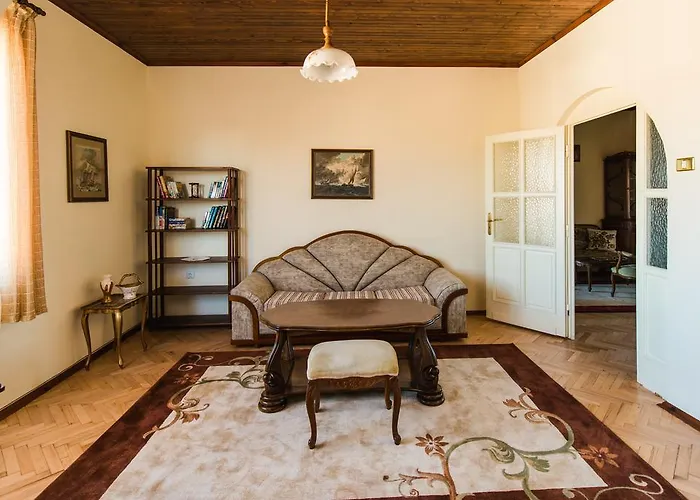 Main Street Classic Apartment